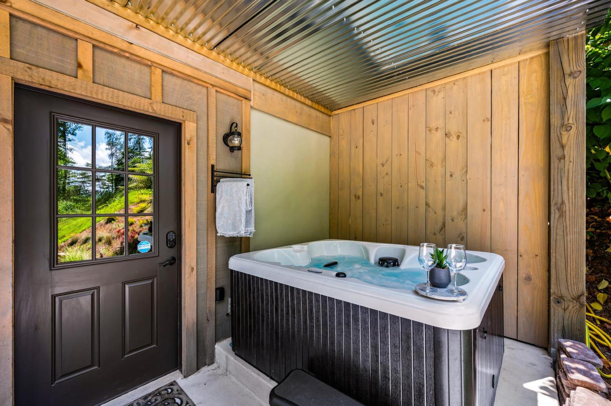 Lil Cabin In The Cove! Mtn Views, Theater, Hot Tub, Games, King Beds, Prime Location! Sevierville Exterior foto